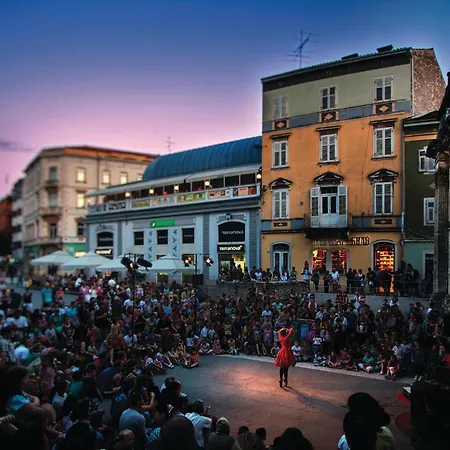 Amazing In With Wifi شقة *